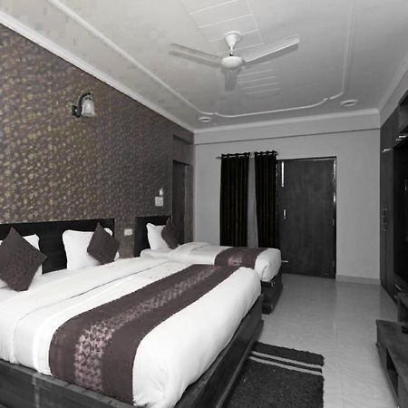 Hôtel Oyo 11877 Royal Residency à New Tehri Extérieur photo