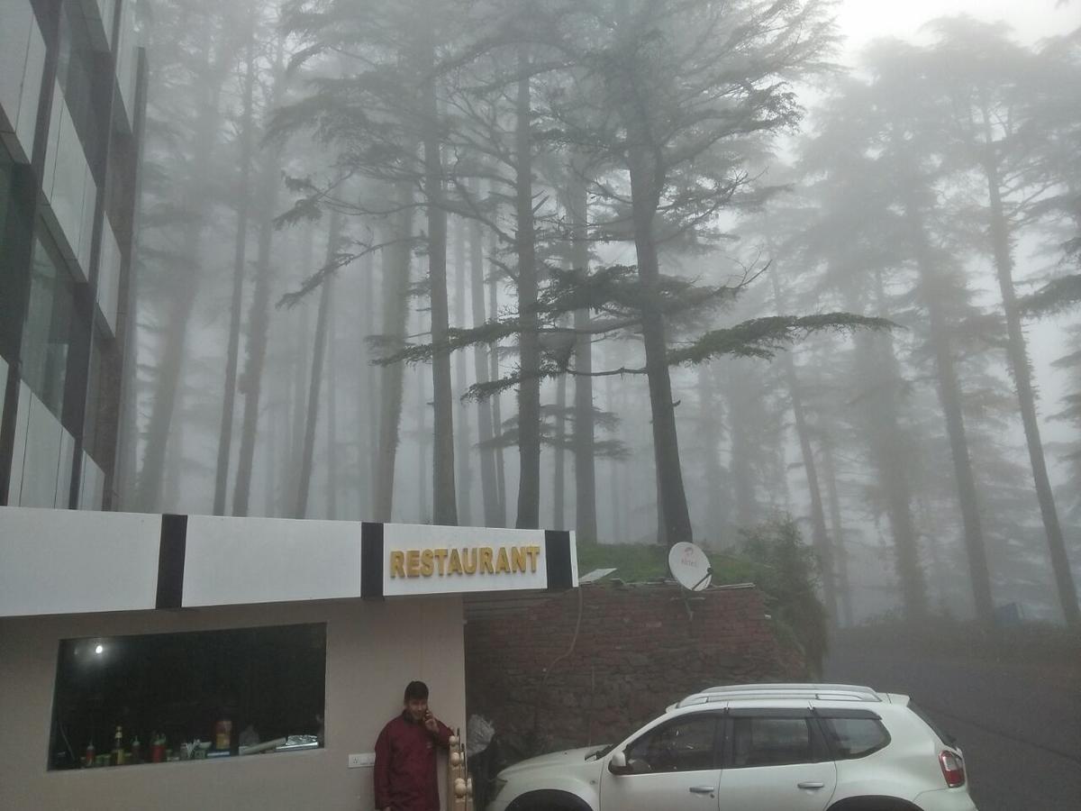 Hôtel Oyo 11877 Royal Residency à New Tehri Chambre photo