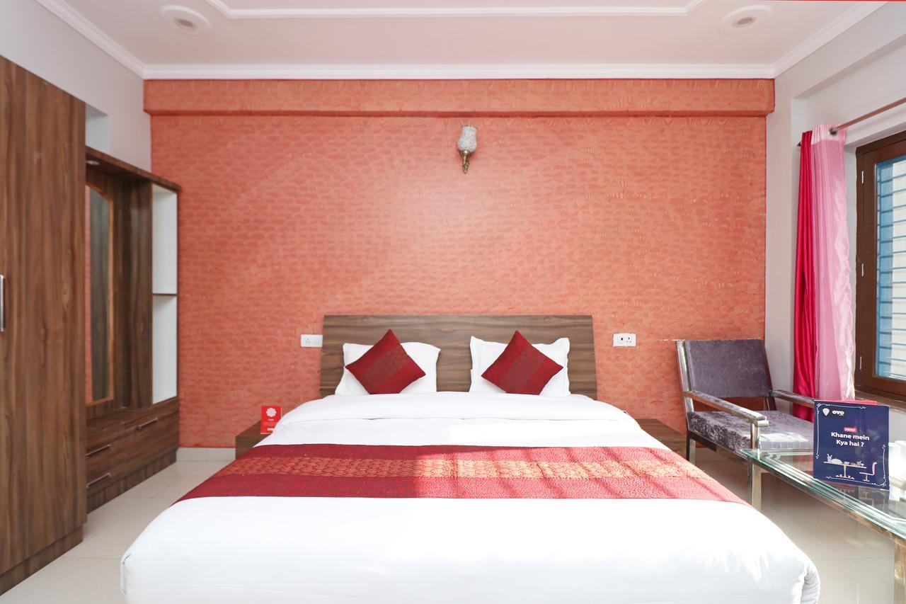 Hôtel Oyo 11877 Royal Residency à New Tehri Chambre photo