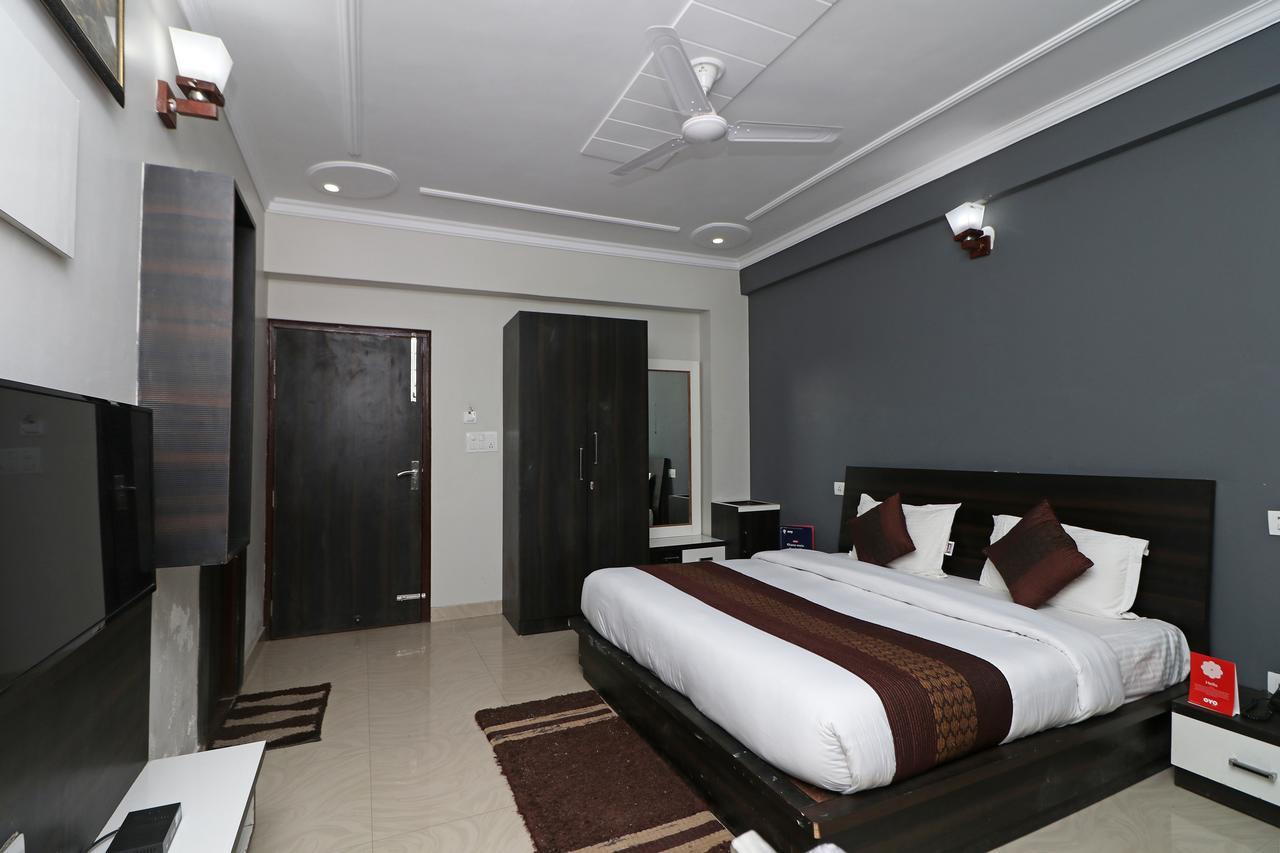 Hôtel Oyo 11877 Royal Residency à New Tehri Extérieur photo