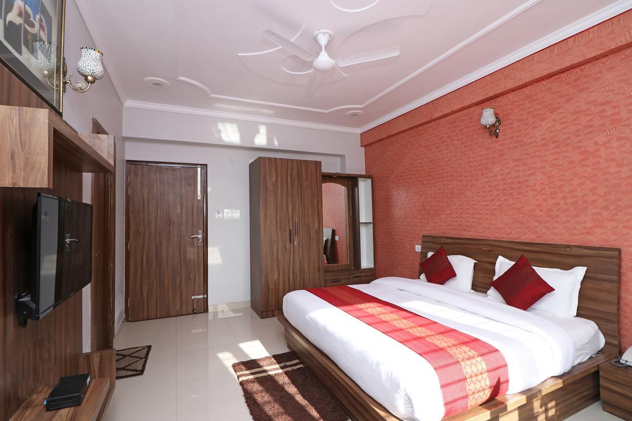 Hôtel Oyo 11877 Royal Residency à New Tehri Extérieur photo